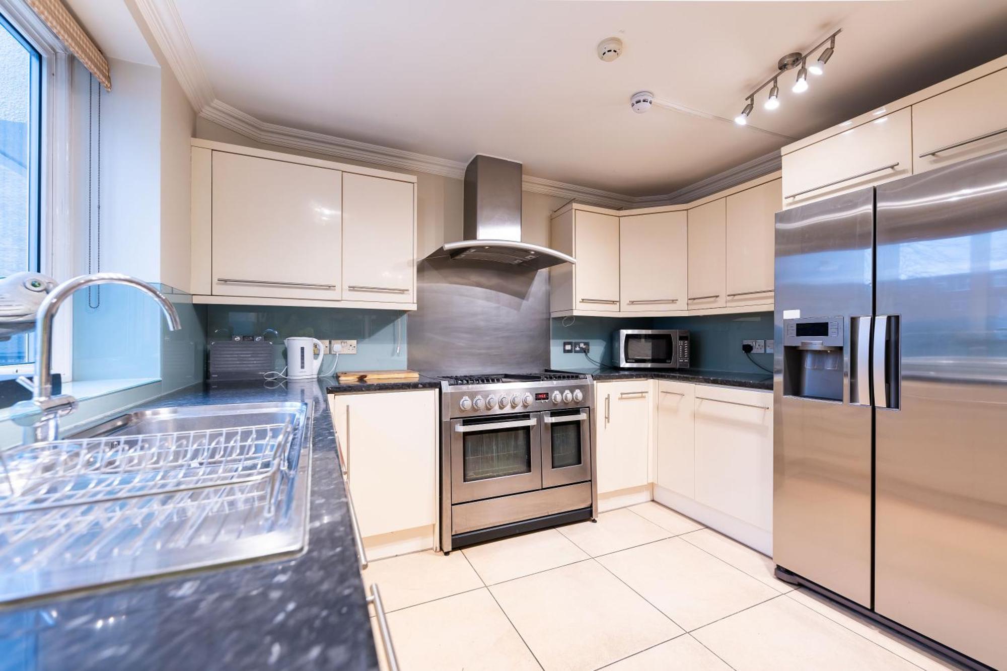 Luxury 6 Bedroom House In Southwick Street Londra Exterior foto