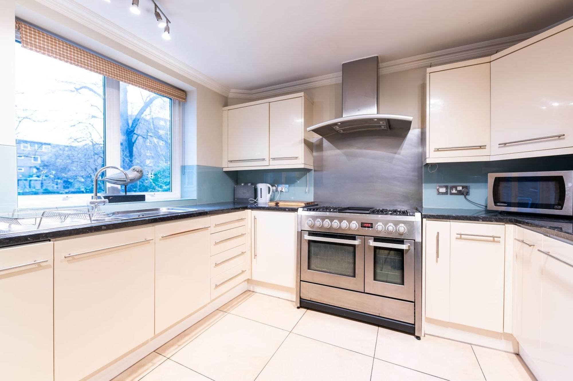 Luxury 6 Bedroom House In Southwick Street Londra Exterior foto