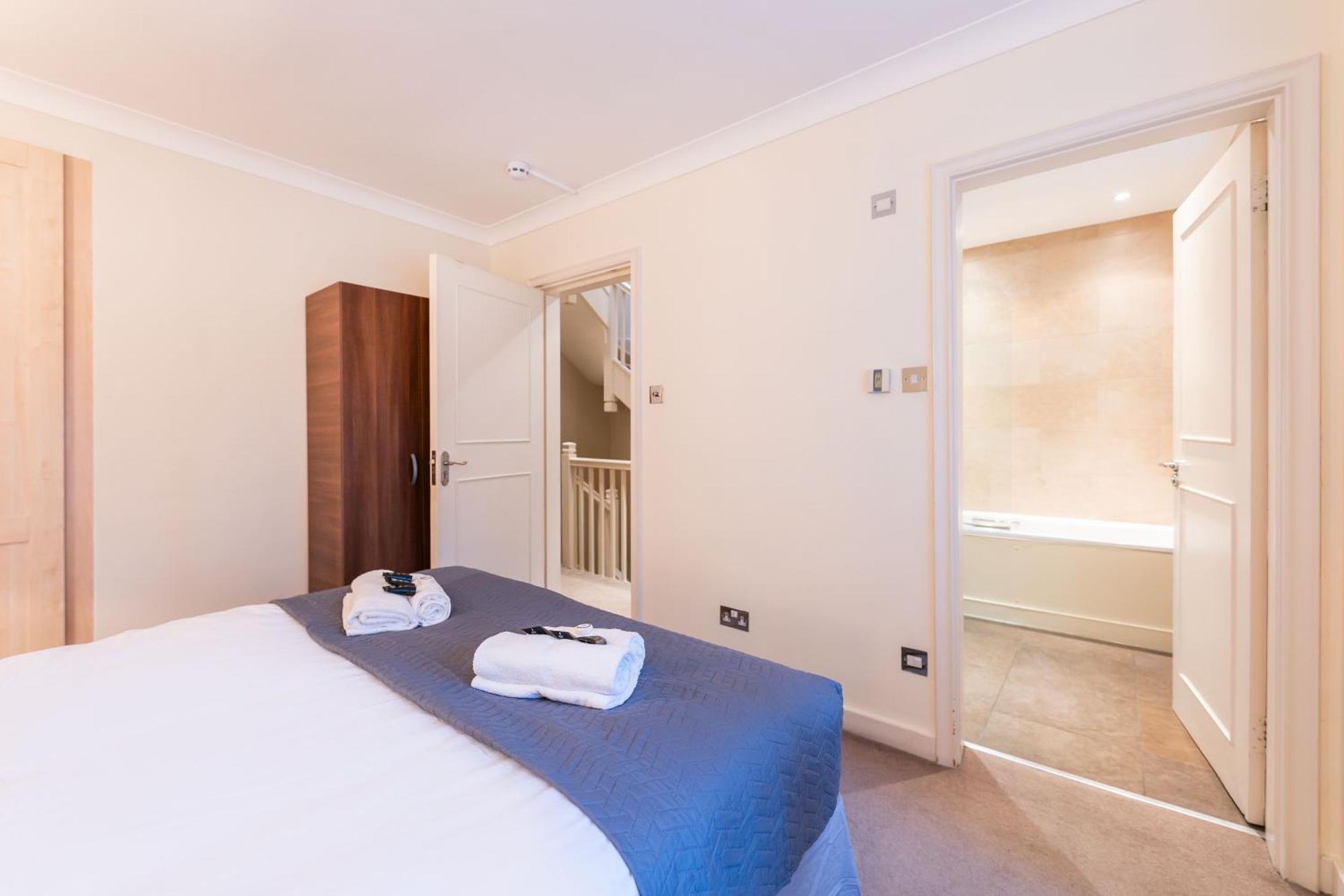 Luxury 6 Bedroom House In Southwick Street Londra Exterior foto